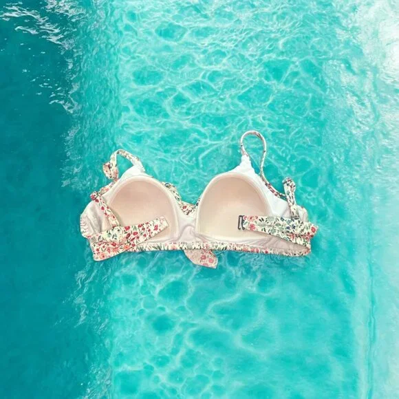 Bikini Floral Ruffle: Woman Size S - Because Making Waves Isn't Just for Pools! - Picture 3 of 4